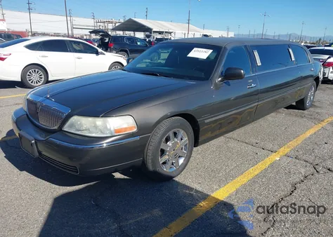 2008 Lincoln Town Car Executive z USA, uszkodzony, nr VIN 2L1FM88W98X635623